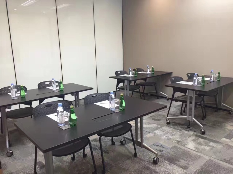 德事商务中心（周大福金融中心9楼）12人会议室（9B）