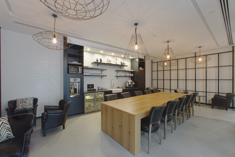 德事商务中心（周大福金融中心9楼）40人会议室（9BC）