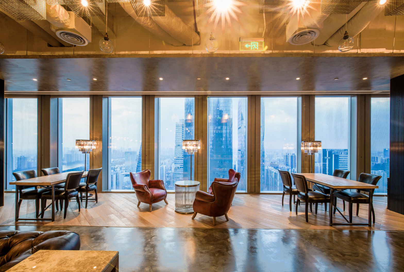 【德事商务中心（周大福金融中心38楼）150人Sky Lounge 空中沙龙休闲路演厅】广州办公场地租赁_联合办公租赁