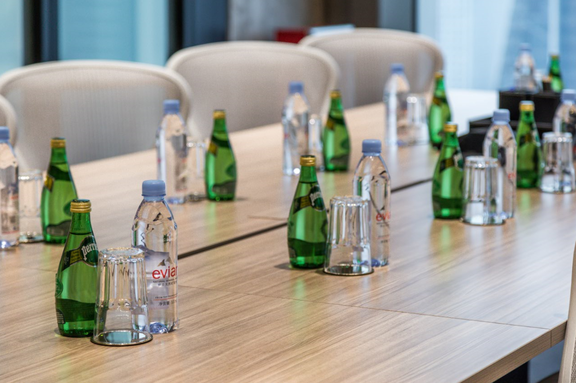 【德事商务中心（周大福金融中心38楼）20人会议室（38A）】广州办公场地租赁_联合办公租赁