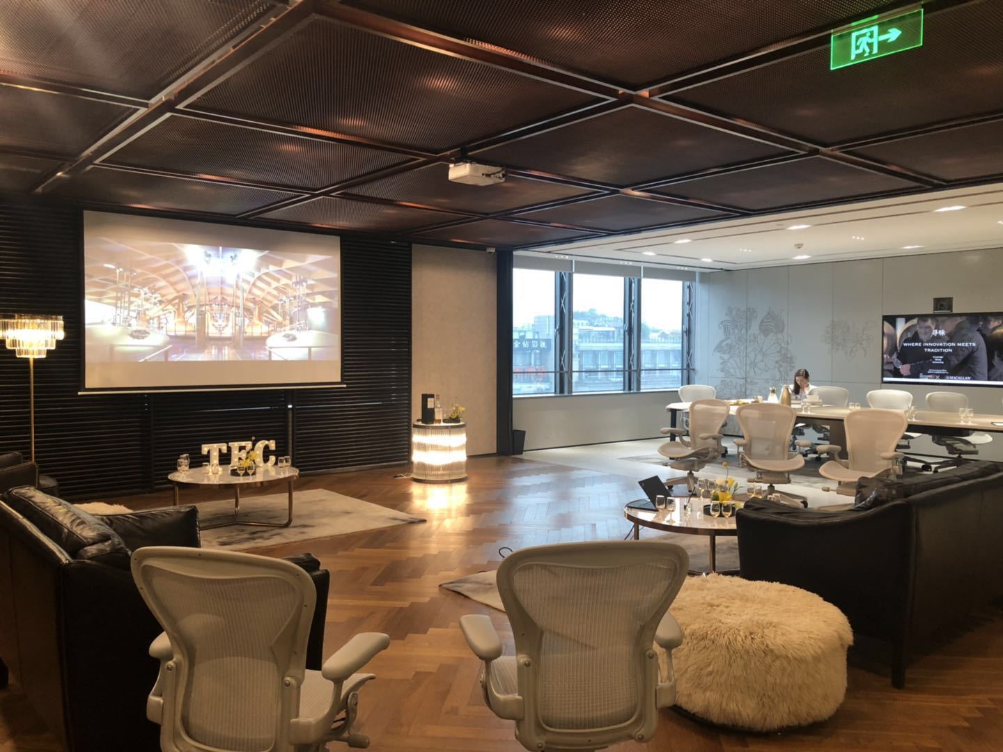 【杭州德事商务中心 40人 路演厅】杭州办公场地租赁_联合办公租赁