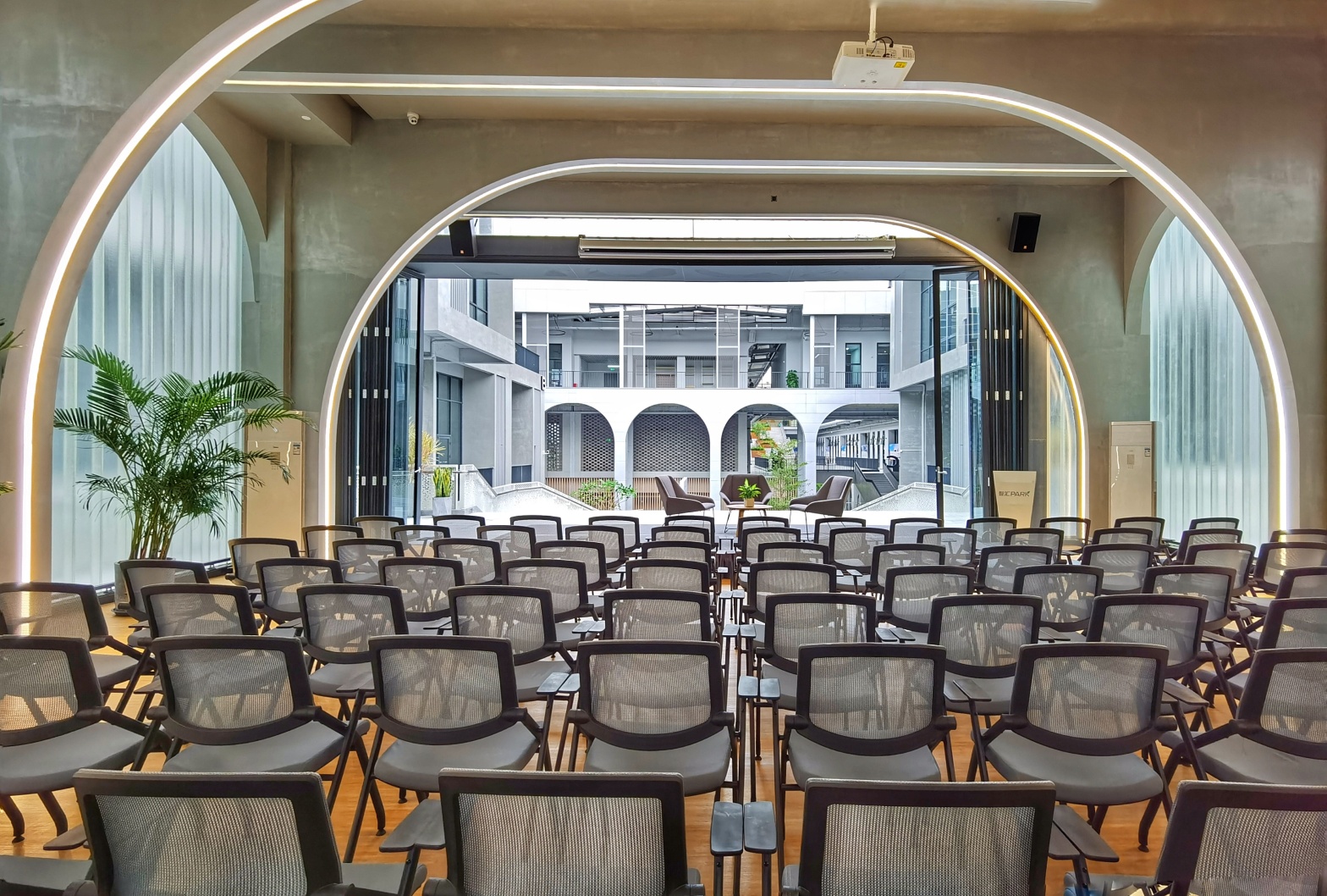 智汇park 130人 路演中心