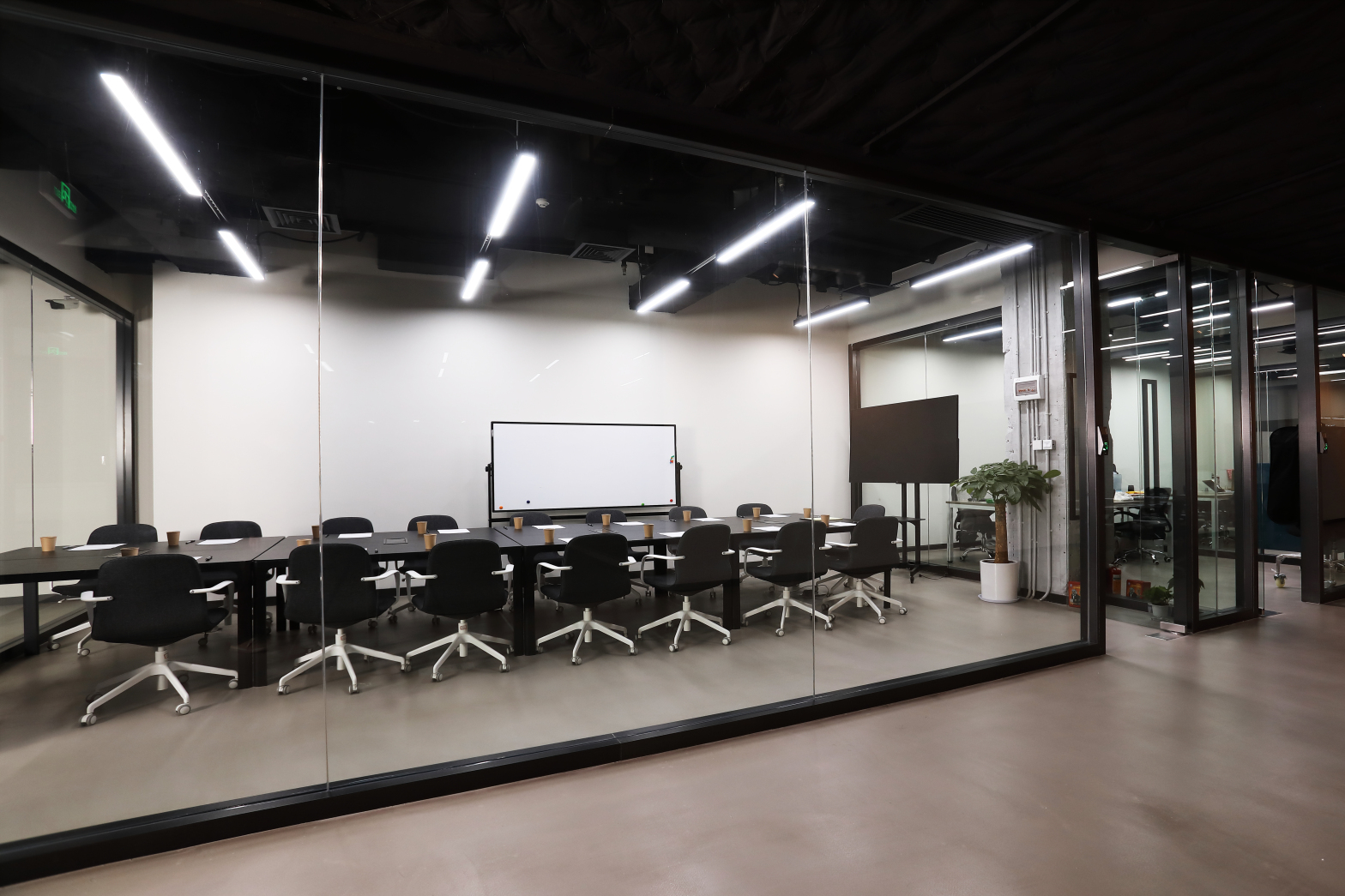 【晌午匠人坊 一楼会议室】广州办公场地租赁_联合办公租赁