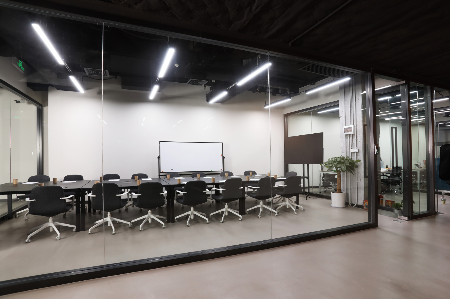 【晌午匠人坊 一楼会议室】广州办公场地租赁_联合办公租赁