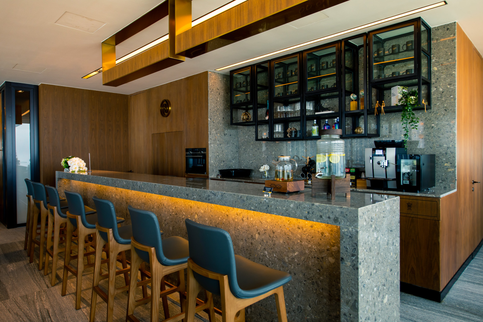 【广州目林联合办公环球都会空间6人会议室】广州办公场地租赁_联合办公租赁