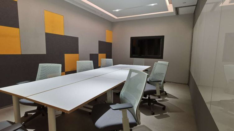 【德事商务中心（周大福金融中心8楼）40人会议室B厅】广州办公场地租赁_联合办公租赁