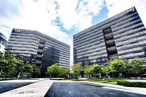 【创富港（花样年美年国际广场5栋5楼)10人办公室】深圳办公场地租赁_联合办公租赁