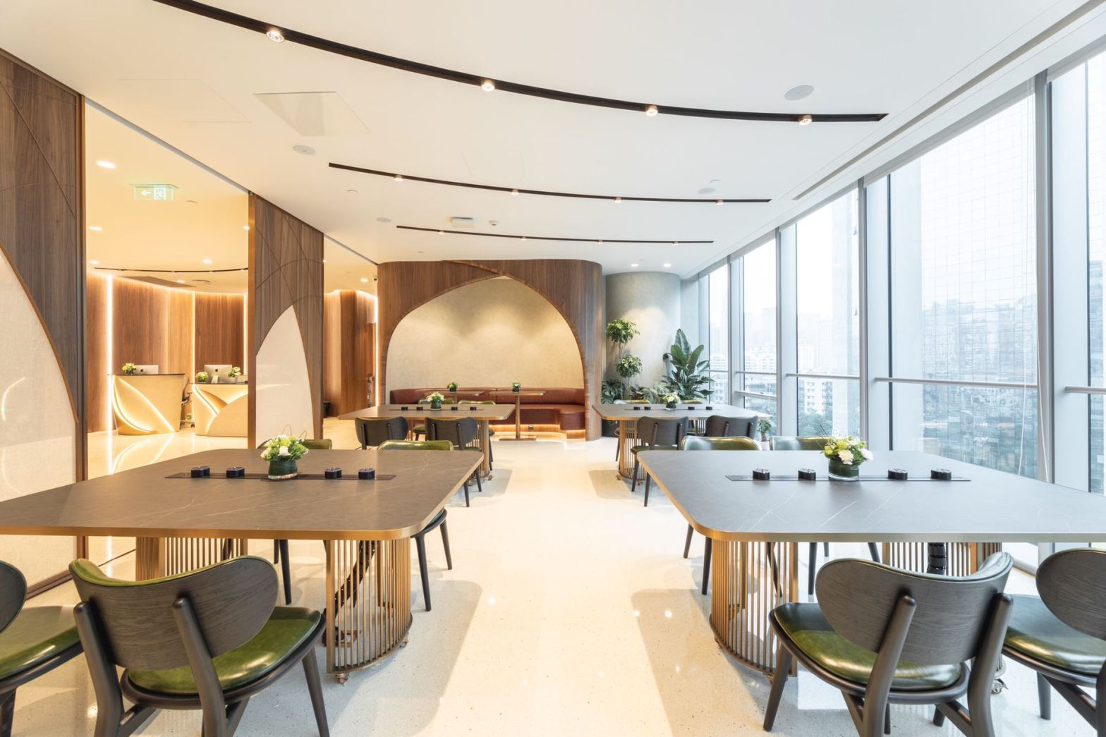 【德事商务中心（太古汇）15人会议室（07A）】广州办公场地租赁_联合办公租赁