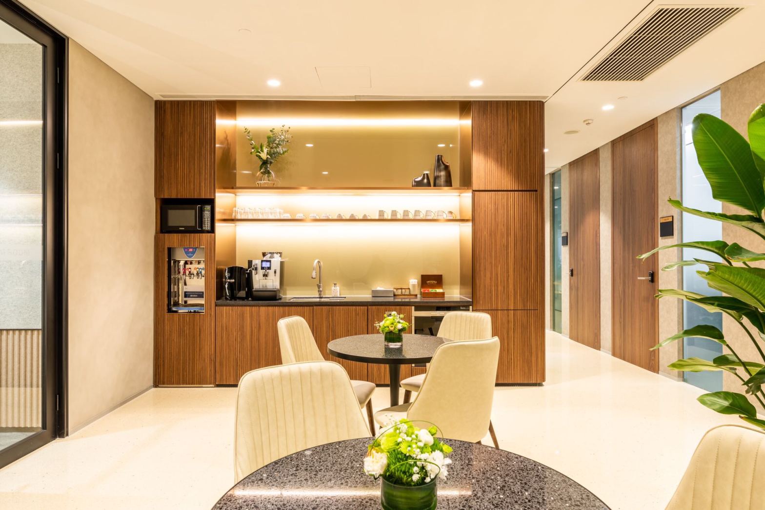 【德事商务中心（太古汇）15人会议室（07A）】广州办公场地租赁_联合办公租赁