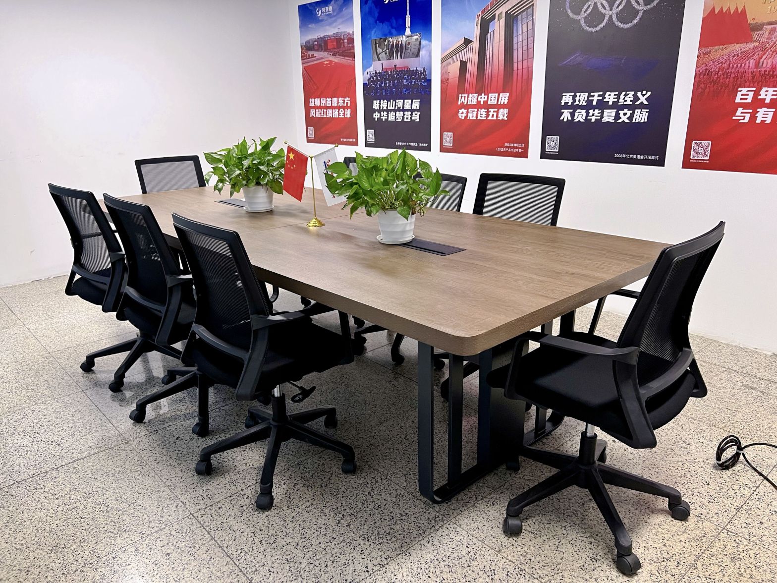 【国创·合众创工场8~15人多功能会议室】广州办公场地租赁_联合办公租赁