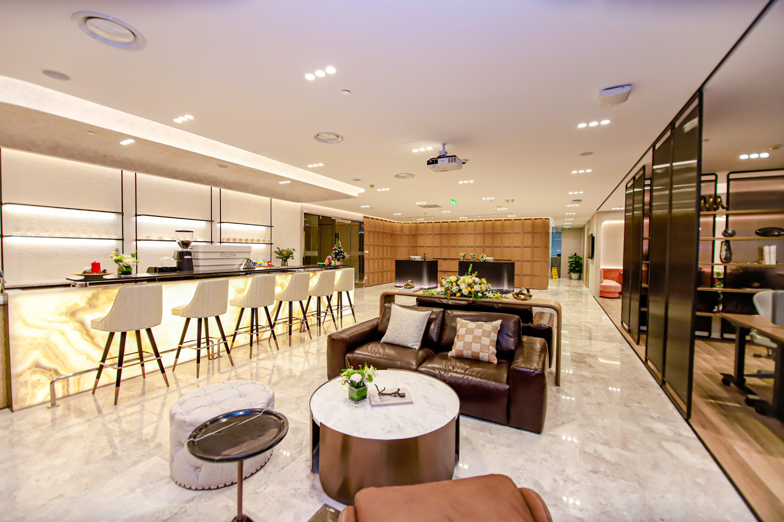 【德事商务中心（嘉里建设广场三座）12人会议室（13A）】深圳办公场地租赁_联合办公租赁