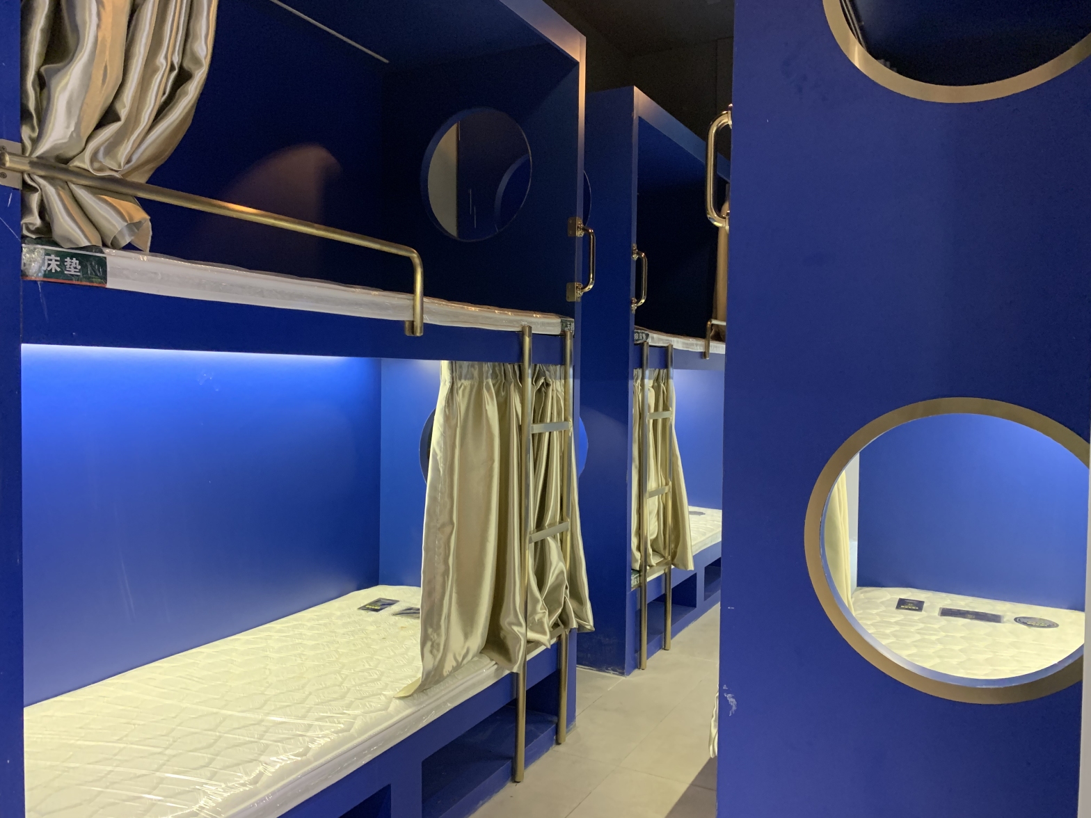 【星维路X-VALUE豪威科技大厦店 5人工位办公室 （13F）】深圳办公场地租赁_联合办公租赁