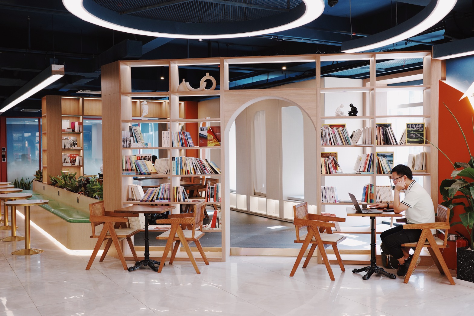 【星维路XVALUE豪威科技大厦13F 11人双采光办公室】深圳办公场地租赁_联合办公租赁