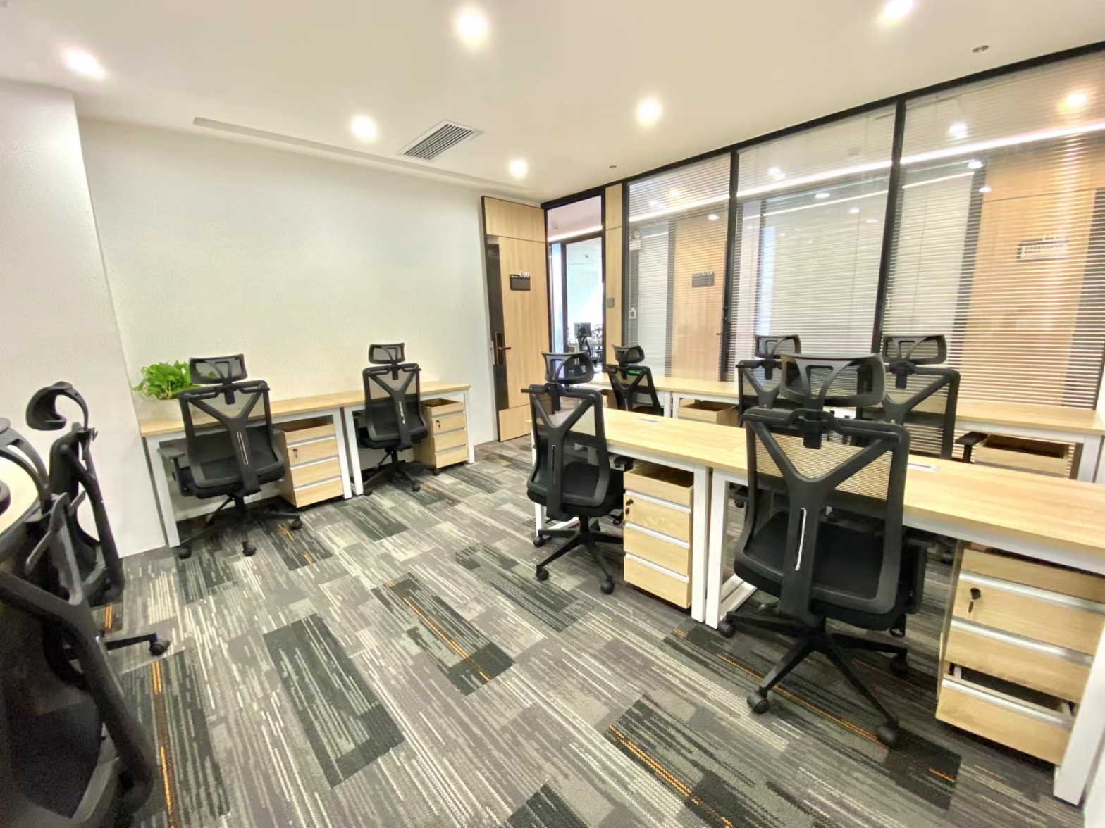 【星维路XVALUE豪威科技大厦13F 9人办公室】深圳办公场地租赁_联合办公租赁