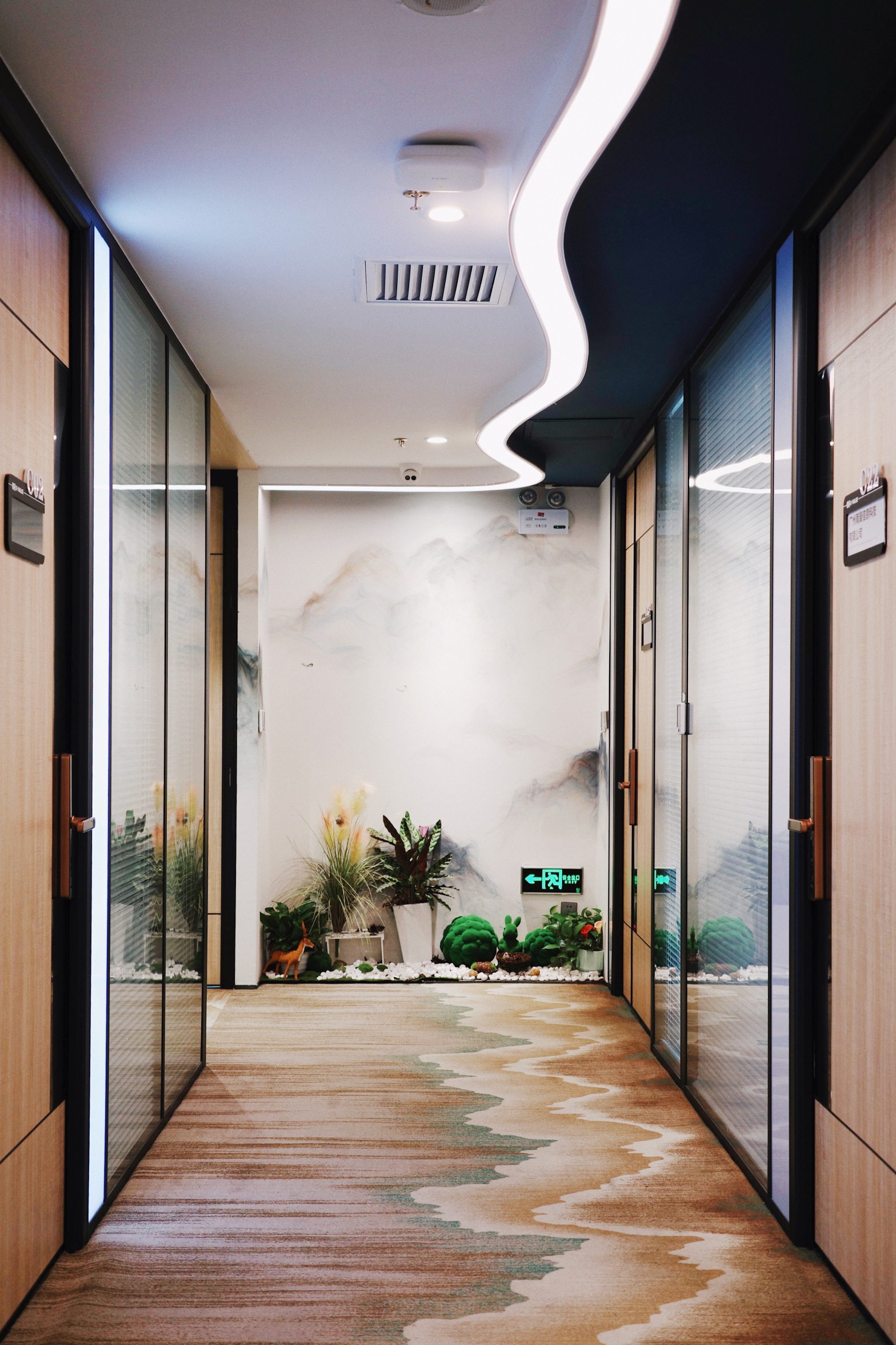 【星维路XVALUE豪威科技大厦13F 13人双采光办公间】深圳办公场地租赁_联合办公租赁