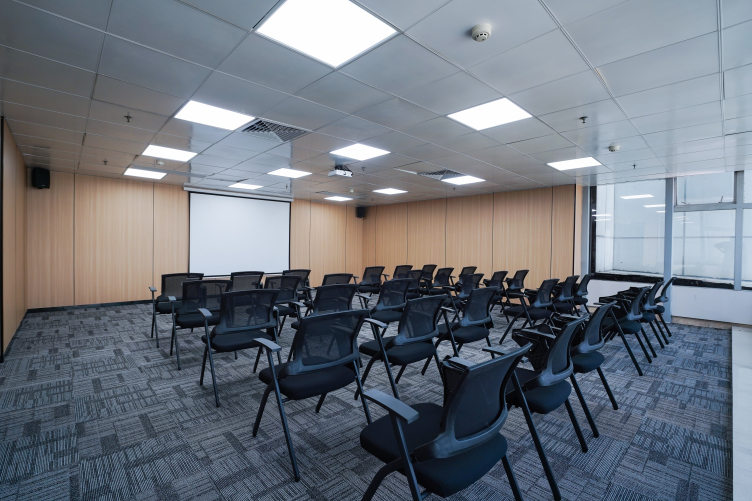 【德事商务中心（周大福金融中心8楼）180人 演讲路演厅】广州办公场地租赁_联合办公租赁