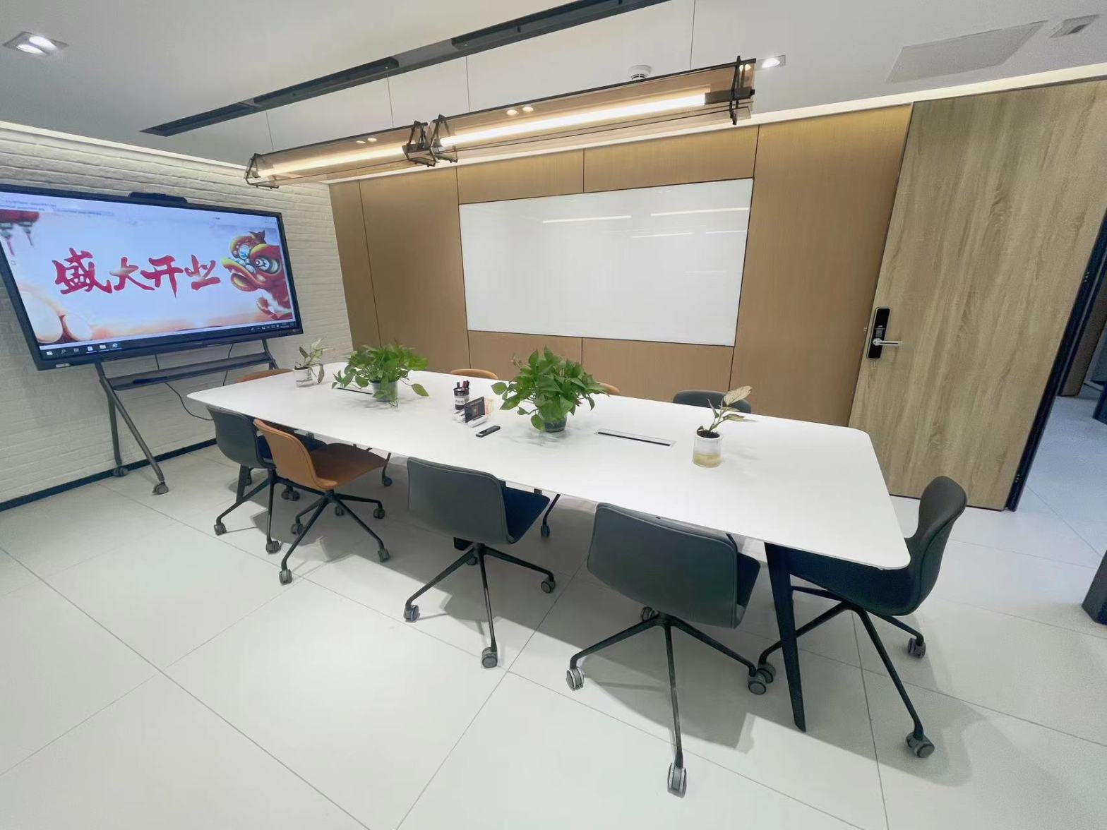 【创富港（盐田壹海国际店）10人会议室】深圳办公场地租赁_联合办公租赁