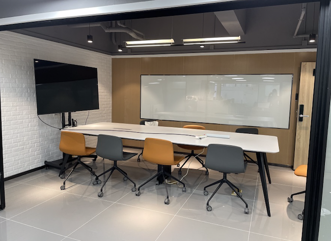 【创富港（瑞思国际C座2、3层)  12人会议室】深圳办公场地租赁_联合办公租赁