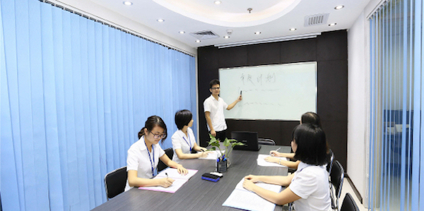 【创富港（苍松大厦(6楼)10人会议室】深圳办公场地租赁_联合办公租赁