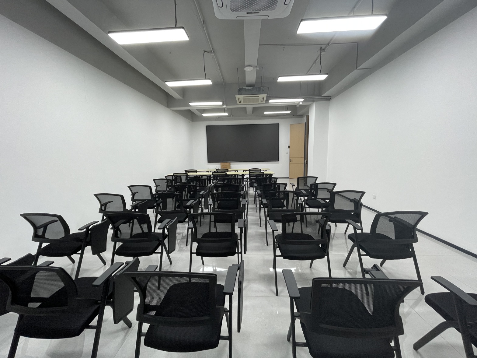 【国创赤兔Newwork-天河粤安园区】广州办公场地租赁_联合办公租赁