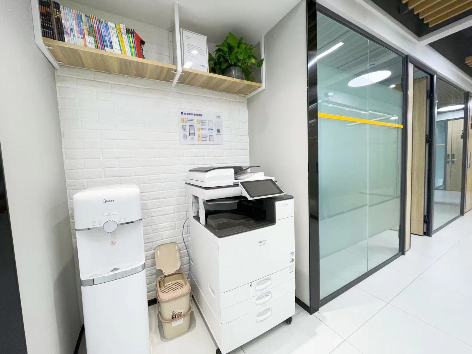 【创富港（壹海国际中心）10人会议室】深圳办公场地租赁_联合办公租赁