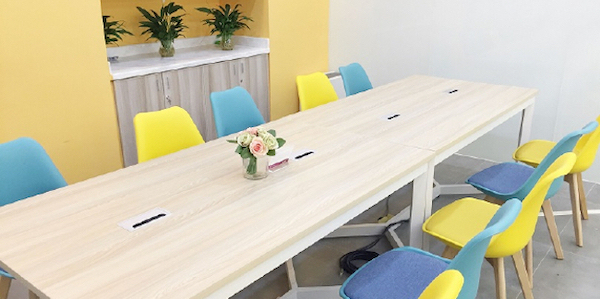 创富港（瑞思国际C座2、3层)  12人会议室