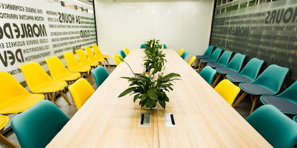 【创富港（前海香缤大厦）10人会议室】深圳办公场地租赁_联合办公租赁