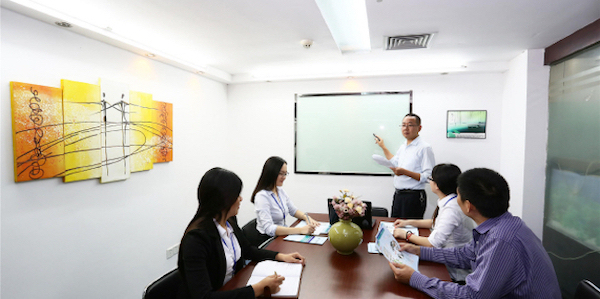 创富港（华佳大厦(7楼)  6人会议室