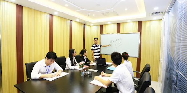 创富港（天祥大厦A座(9楼)  8人会议室