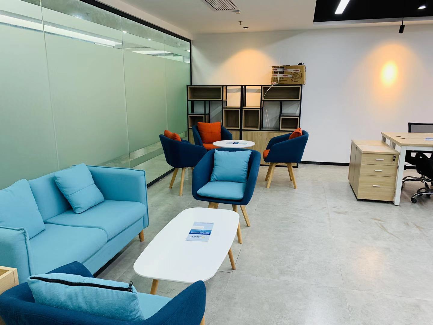 【创富港（1983创意小镇A1栋2、3、4层)10人会议室】深圳办公场地租赁_联合办公租赁