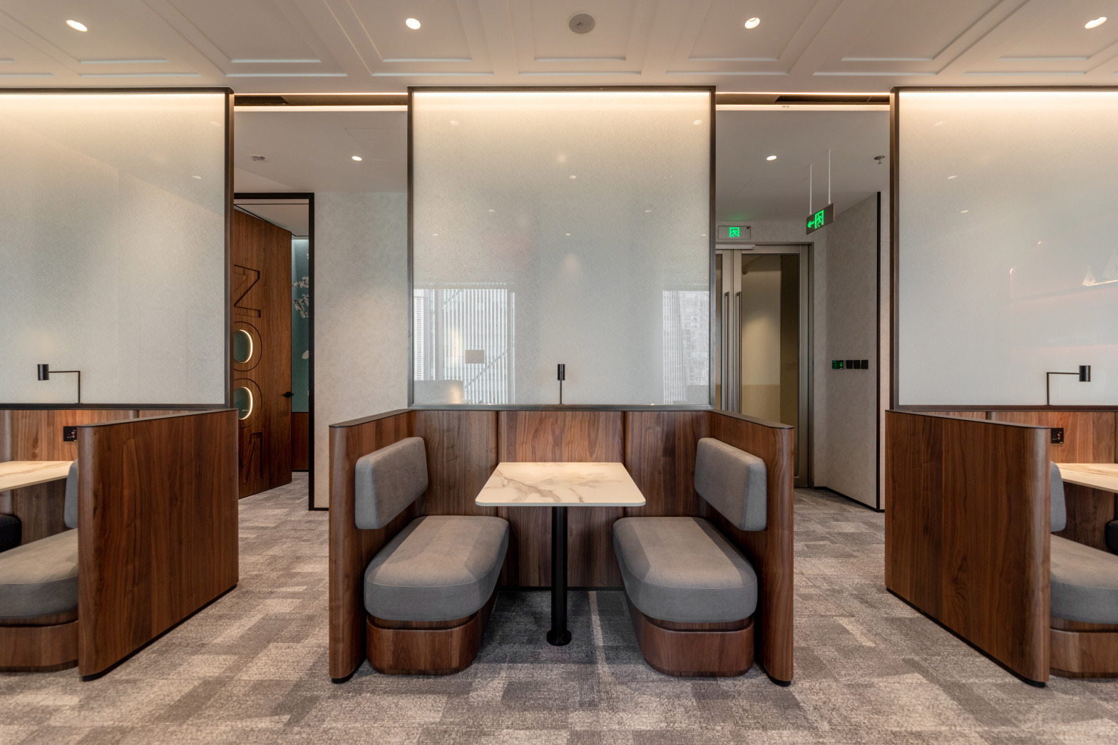 【德事商务中心（粤海金融中心12楼）12人会议室（12A）】广州办公场地租赁_联合办公租赁