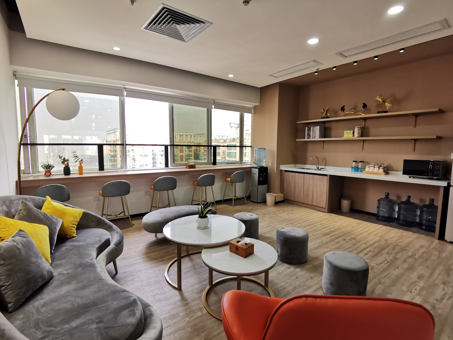 【Newspace(海珠店）广东外贸广场9人间办公室】广州办公场地租赁_联合办公租赁