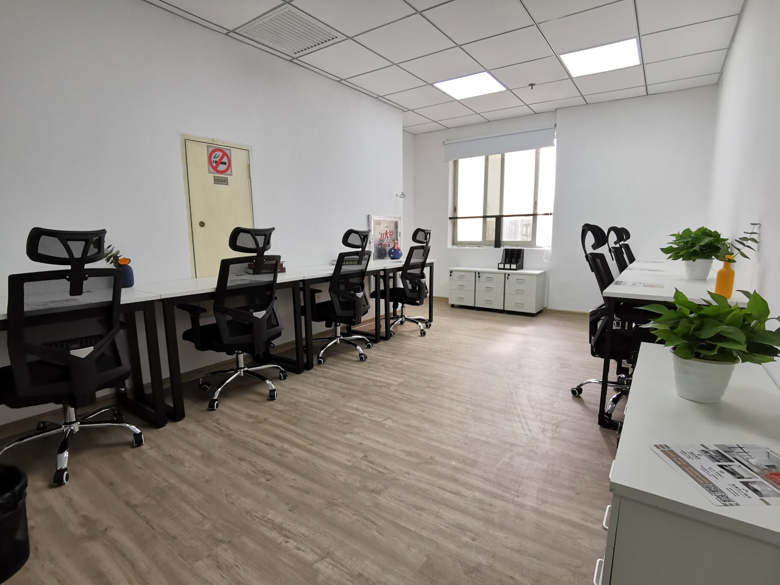 【Newspace(海珠店）广东外贸广场9人间办公室】广州办公场地租赁_联合办公租赁