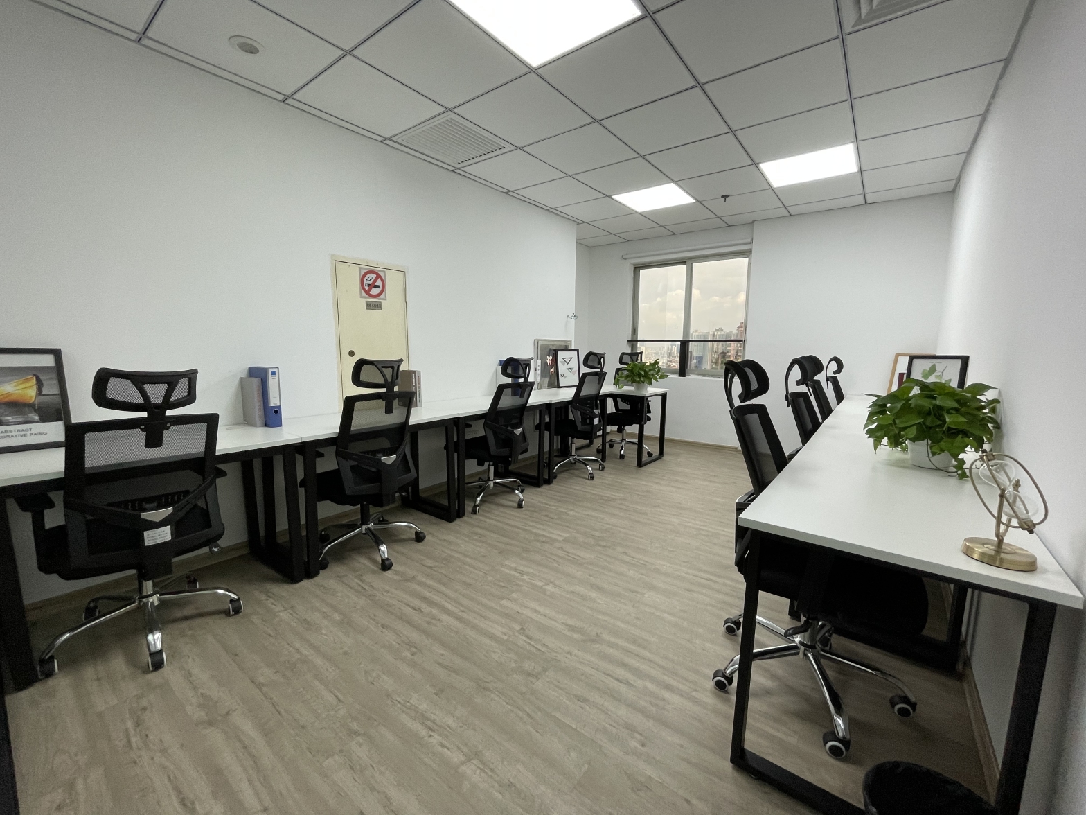 【Newspace(海珠店）广东外贸广场9人间办公室】广州办公场地租赁_联合办公租赁