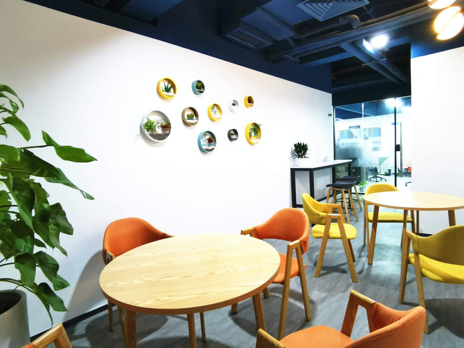 【Newspace(越秀店）16人间办公室】广州办公场地租赁_联合办公租赁