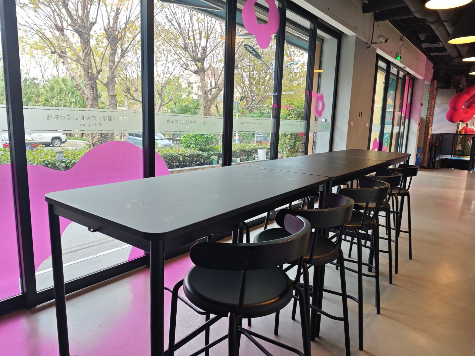 【晌午匠人坊 时租工位（高脚桌）】广州办公场地租赁_联合办公租赁