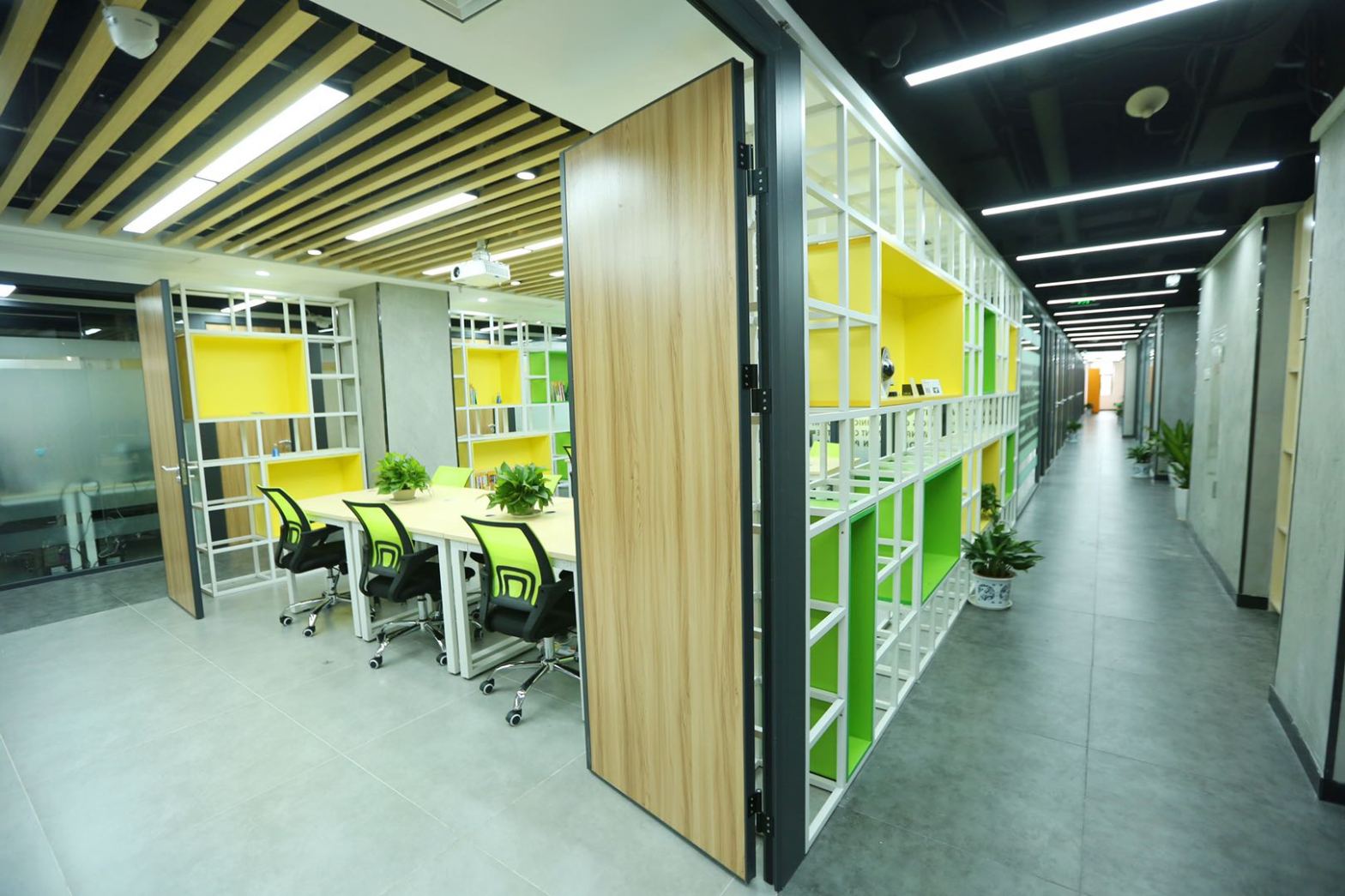 【创富港（御发商务中心）5人办公室】广州办公场地租赁_联合办公租赁