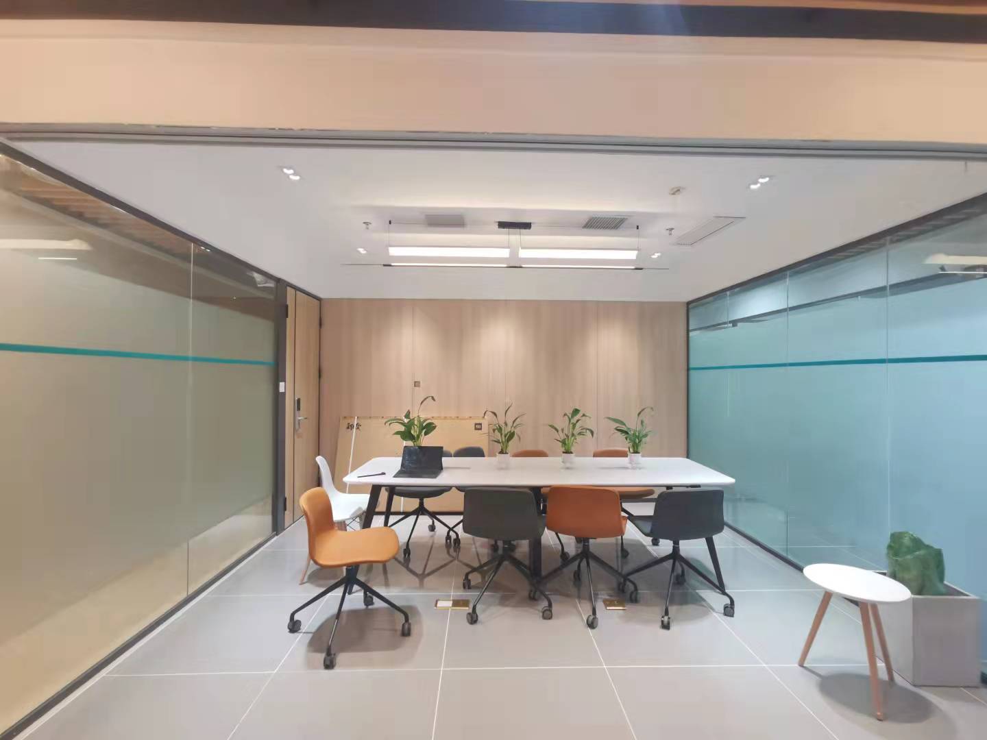 【创富港（前海香缤大厦）10人会议室】深圳办公场地租赁_联合办公租赁