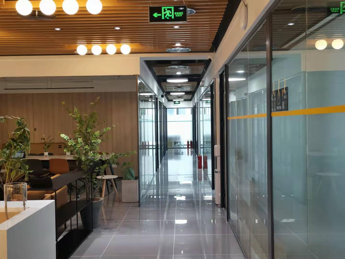 【创富港（前海香缤大厦）10人会议室】深圳办公场地租赁_联合办公租赁