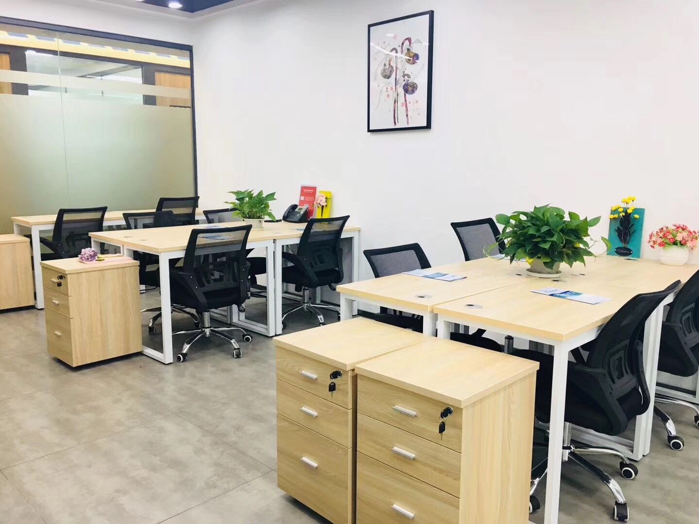 【创富港（东方商务大厦2楼)  12人会议室】深圳办公场地租赁_联合办公租赁