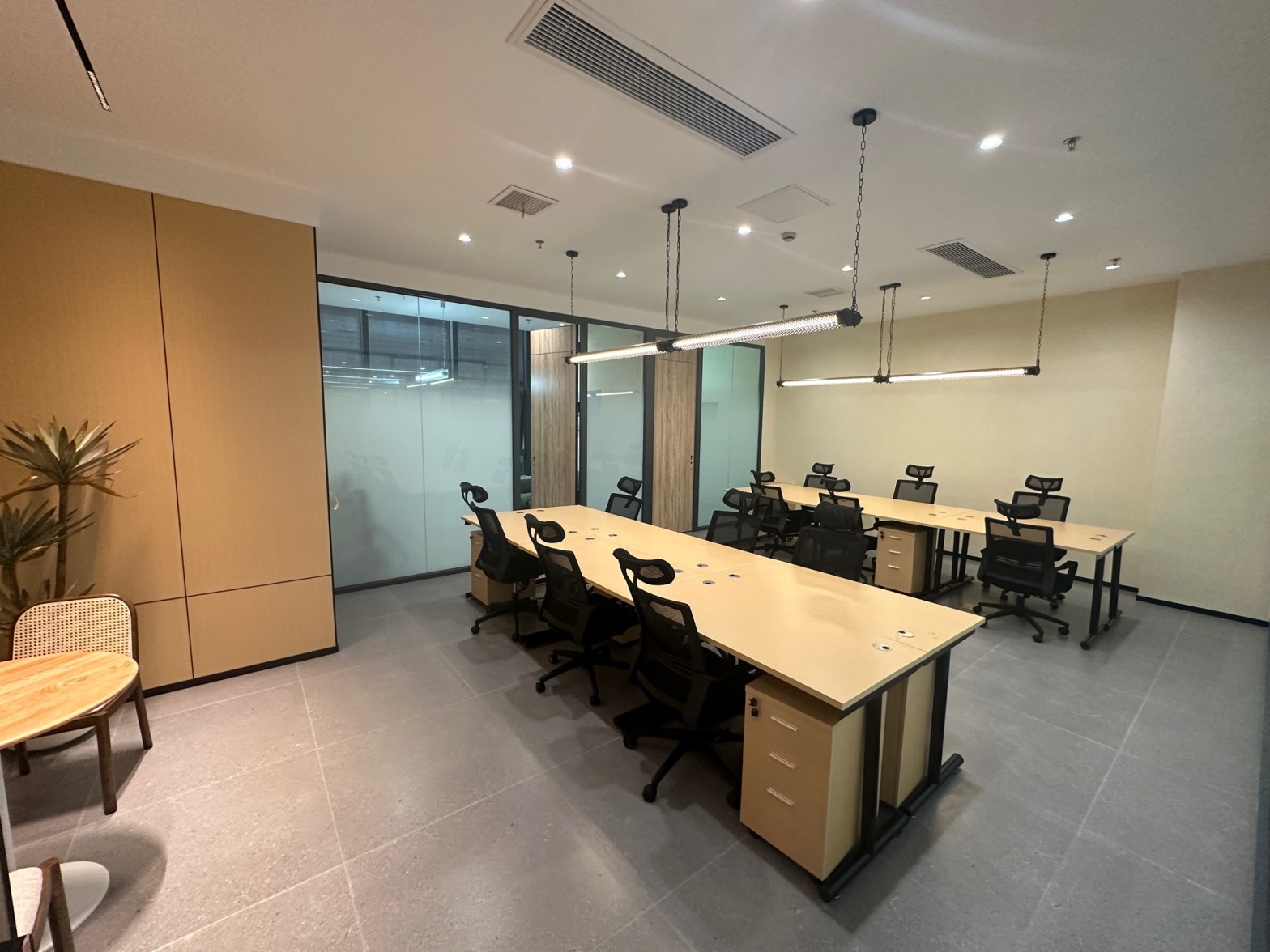 【创富港（龙岗金利商业广场）】深圳办公场地租赁_联合办公租赁