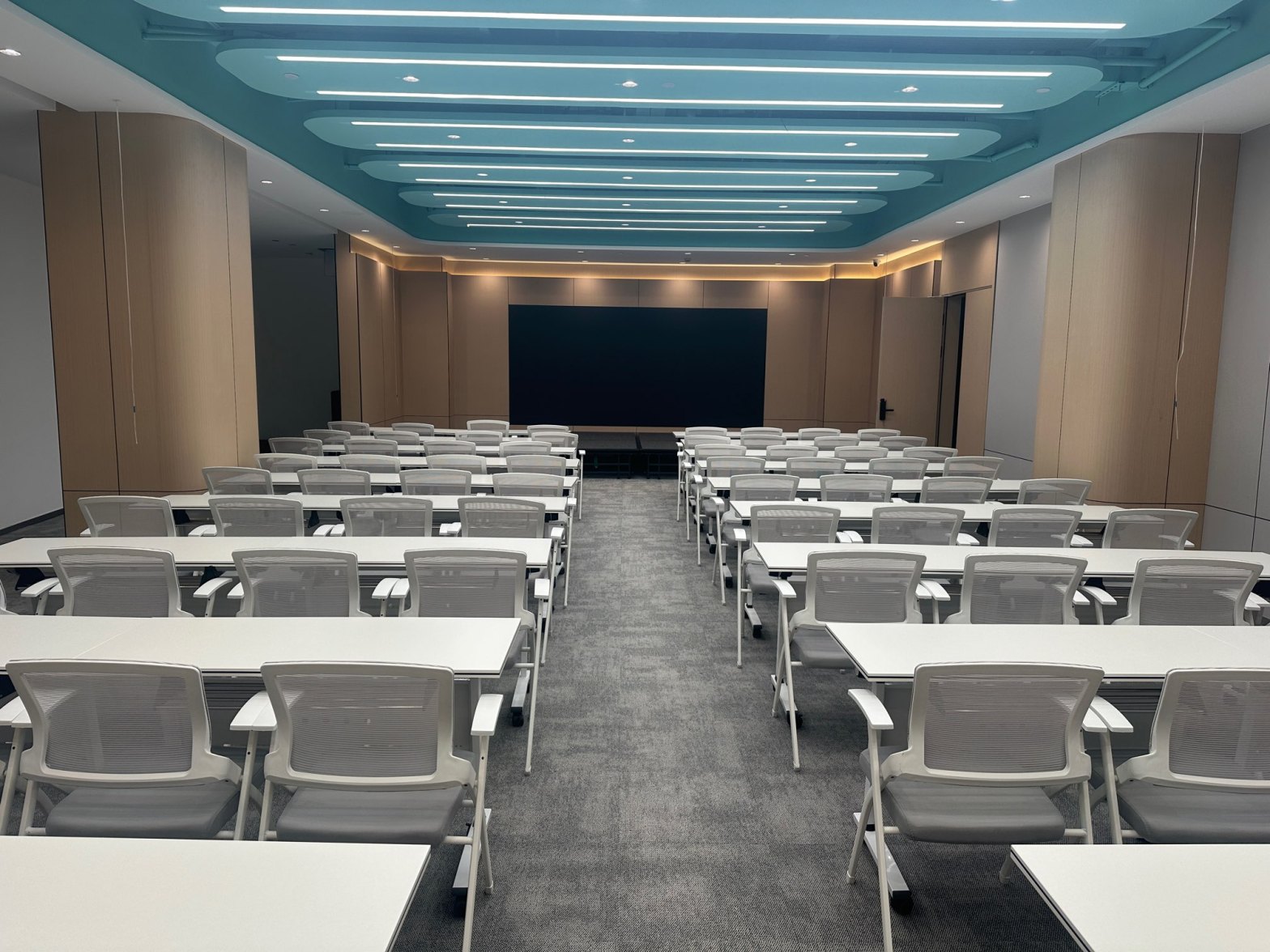 【创富港（龙岗金利商业广场）】深圳办公场地租赁_联合办公租赁