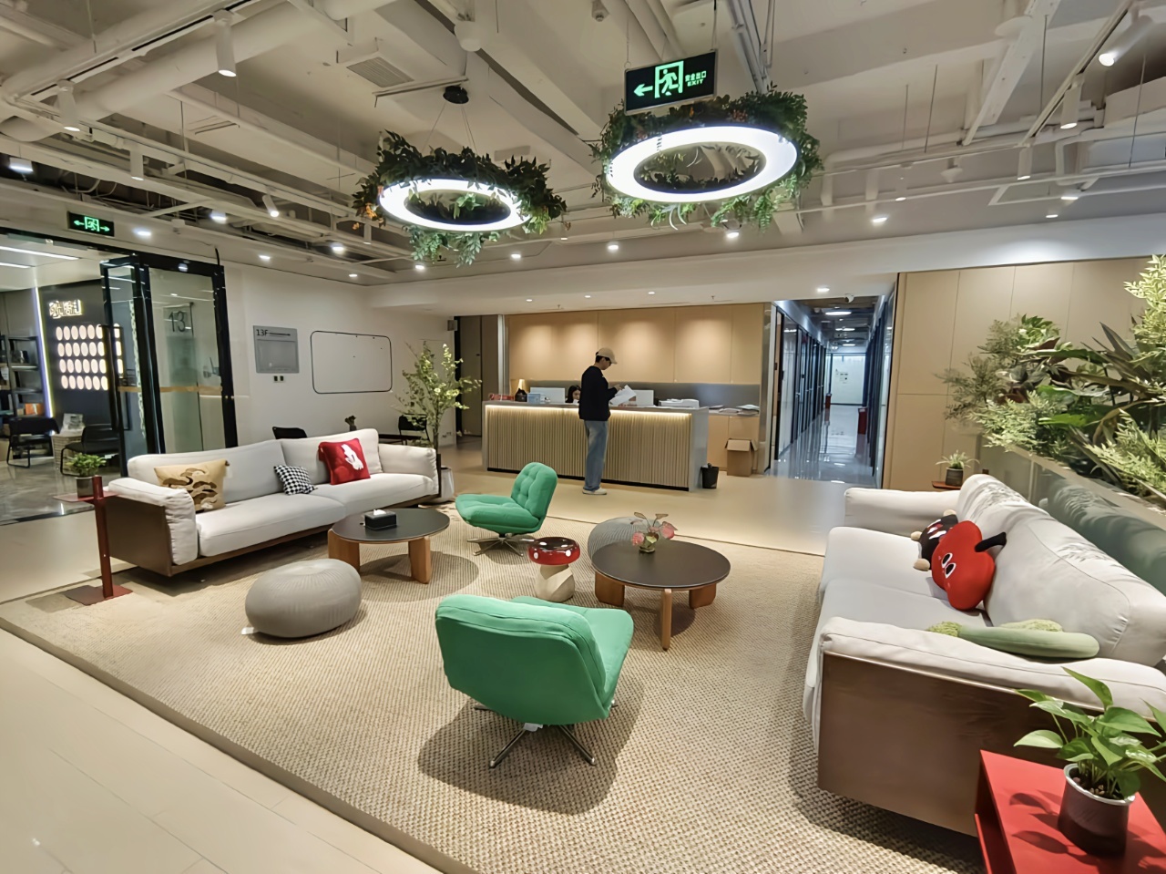 【创富港（南山西海岸大厦）】深圳办公场地租赁_联合办公租赁