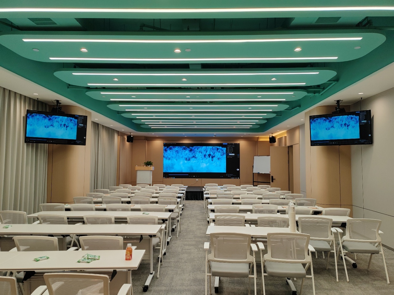 创富港（龙岗金利商业广场）一号会议厅（4小时起订,容纳80-100人） 创富港（龙岗金利商业广场） Shenzhen China|CPASS