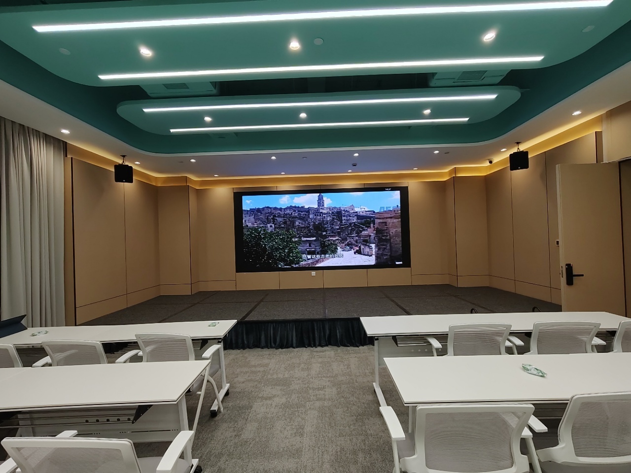 创富港（龙岗金利商业广场）一号会议厅（4小时起订,容纳80-100人） 创富港（龙岗金利商业广场） Shenzhen China|CPASS