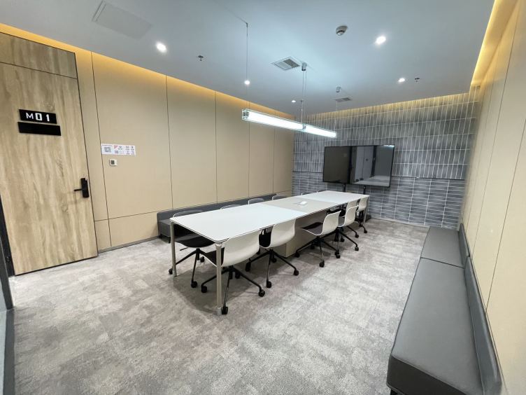 创富港（龙岗金利商业广场）M01会议室（4小时起订,可容纳12-24人）