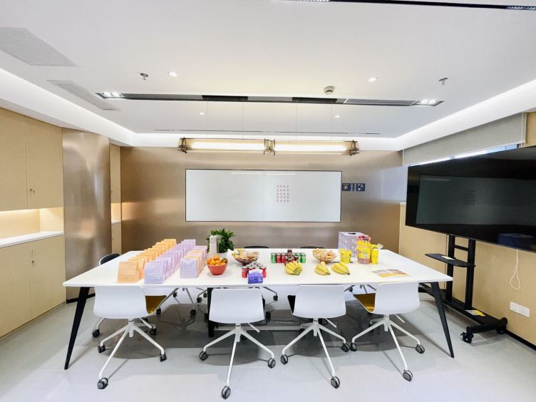 创富港（龙岗金利商业广场）会议室（可容纳10人）