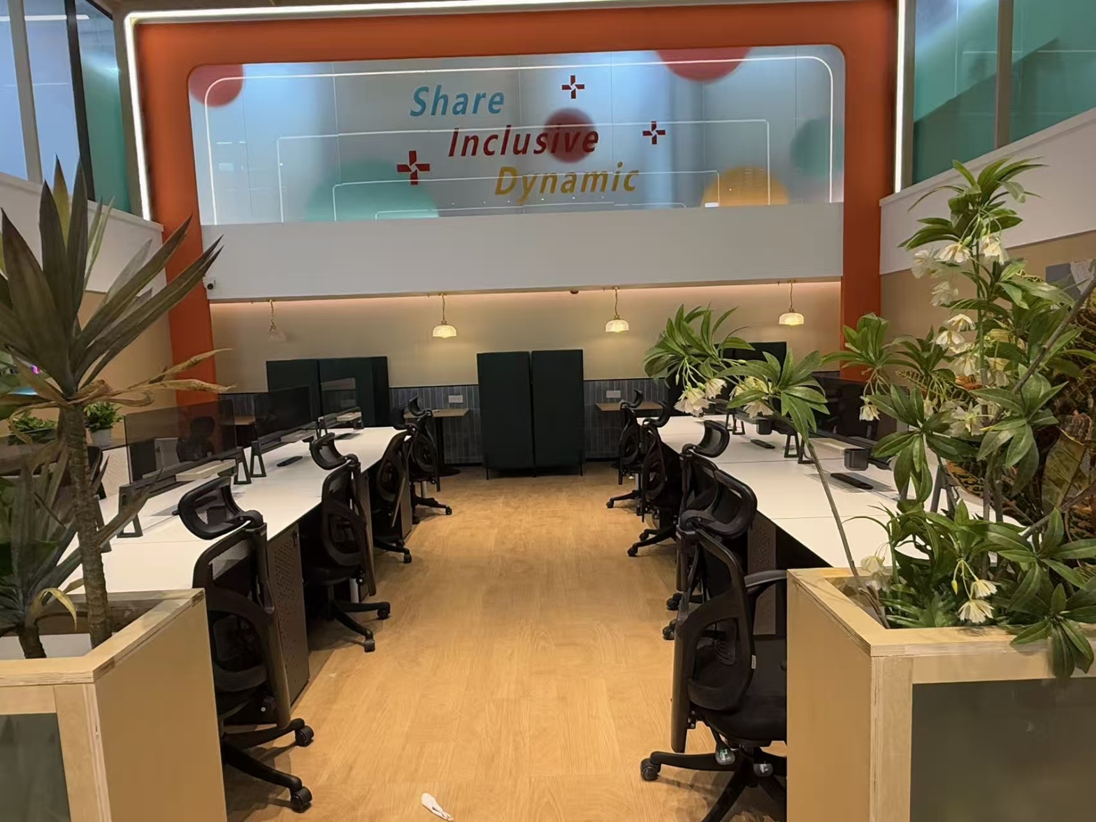 【创富港华融大厦 福田卡位】深圳办公场地租赁_联合办公租赁