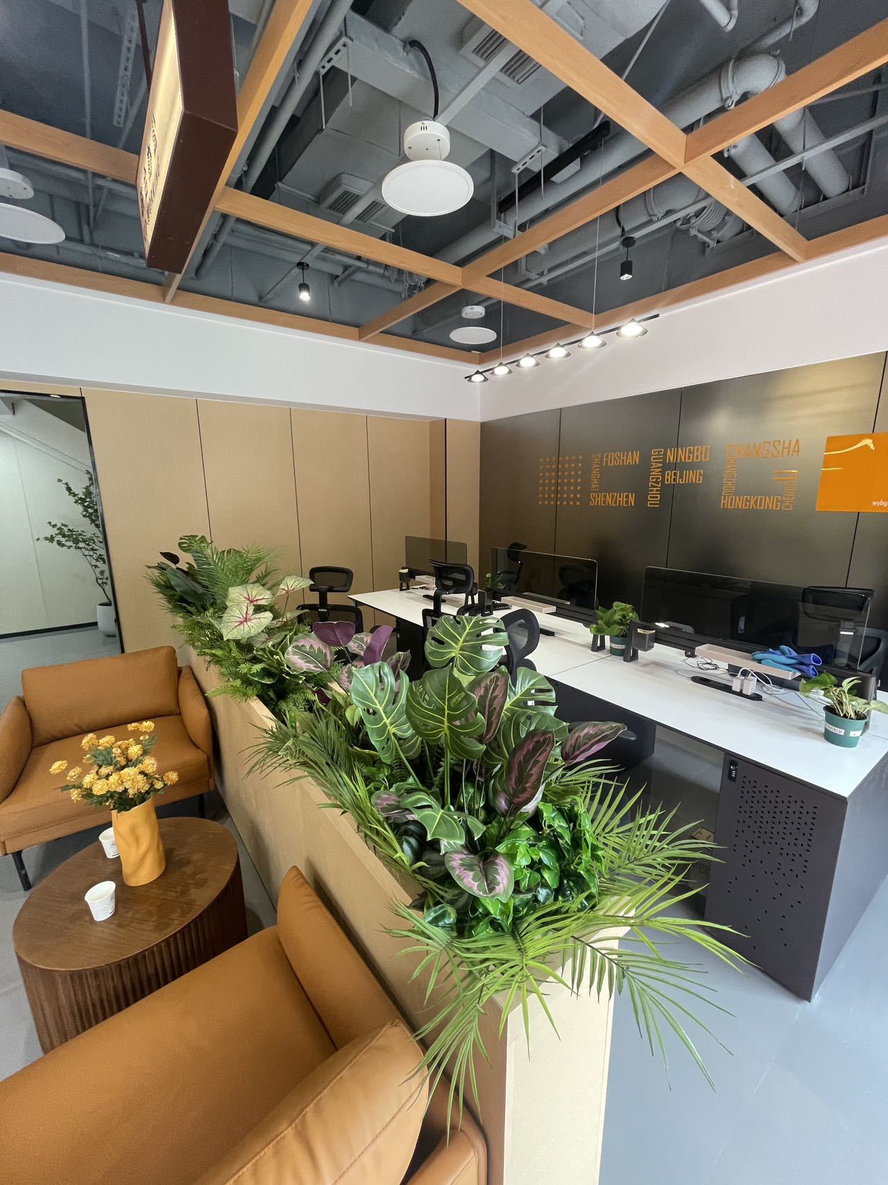 【创富港（荣汇花园）坂田1-8人间办公室】深圳办公场地租赁_联合办公租赁