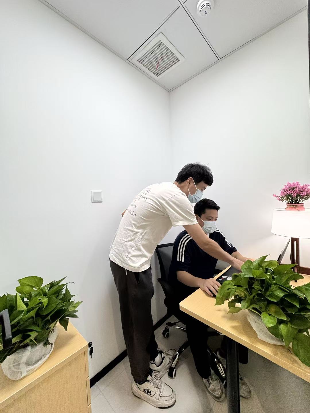 【创富港西海岸大厦 南山1-7人间办公室】深圳办公场地租赁_联合办公租赁